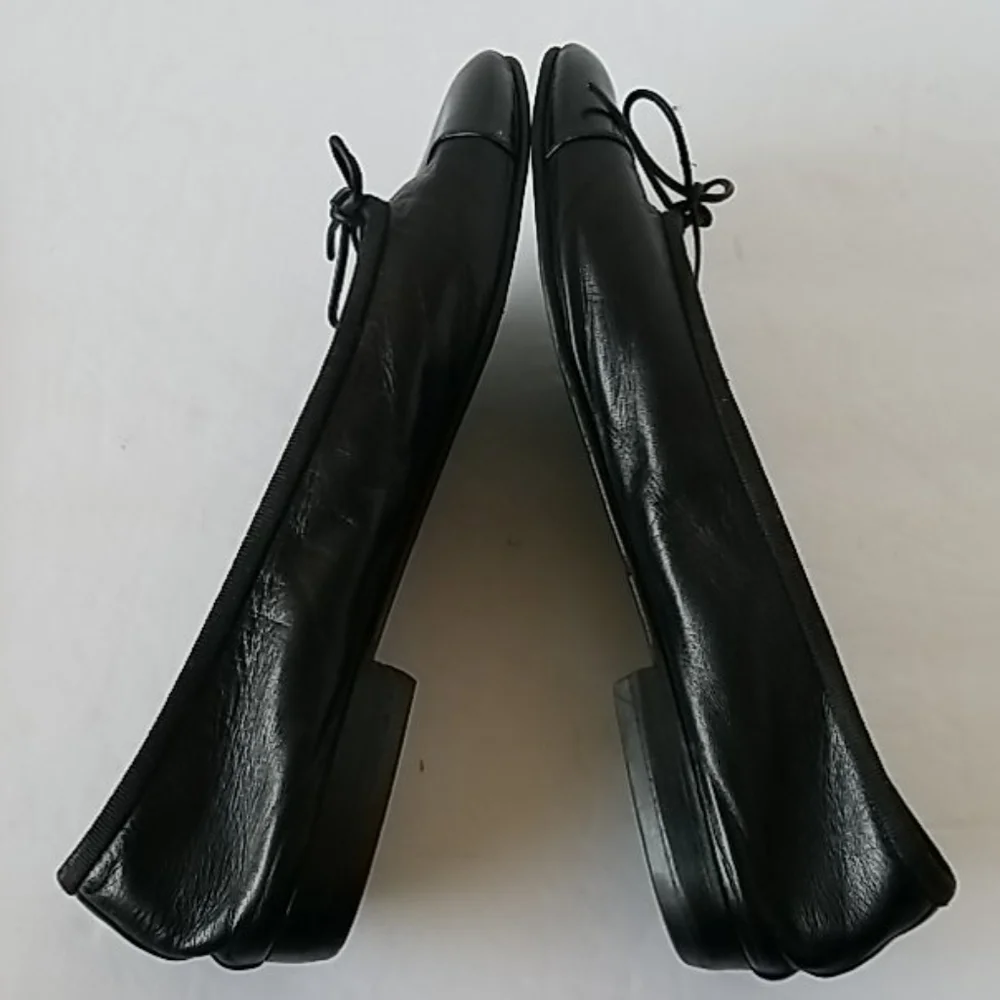 CHANEL Black Leather Cap-Toe Ballet Flats
